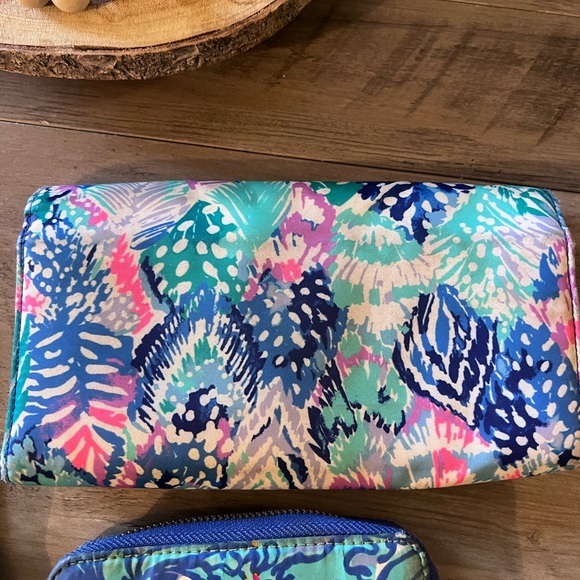 Lilly Pulitzer Tropical Print Clutch and Wallet - Picture 4 of 16